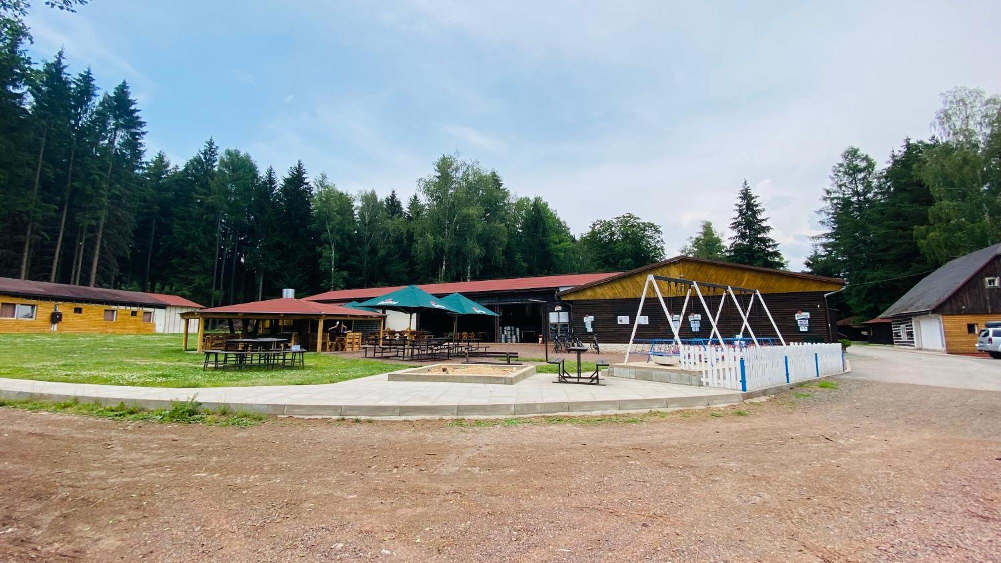 Chatový areál Zděřina Police nad Metují Exterior foto